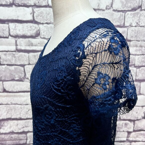 Lynn Ryan Navy Lace Short Sleeve Top Size M - Picture 4 of 8
